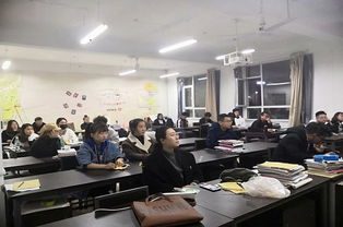 創(chuàng)新創(chuàng)業(yè)班會主持稿