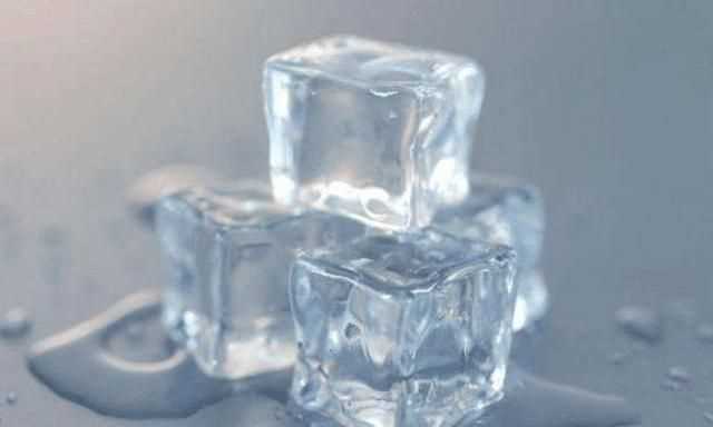 凍冰塊用開水還是冷水快