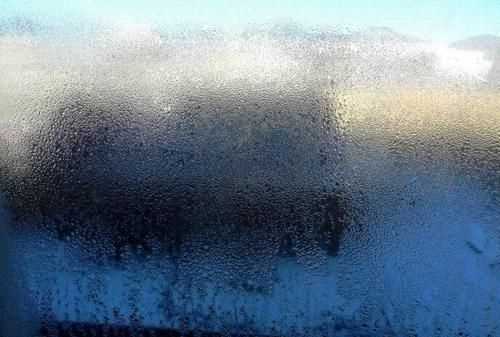 窗戶玻璃有水蒸氣怎么處理