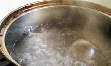 杯子有異味怎樣快速清除，茶葉在杯子里放的時(shí)間長(zhǎng)了，有了異味，怎么清除異味？圖2