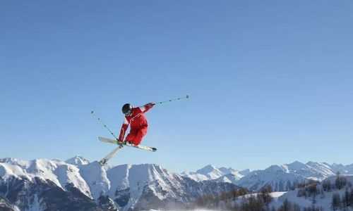 skiing意思中文翻譯