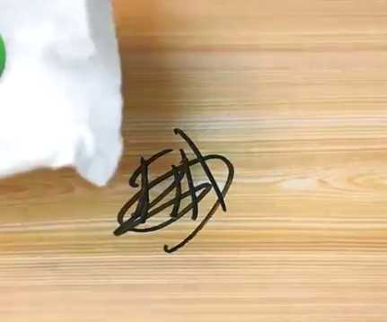 馬克筆弄到白色桌子上怎么辦,馬克筆弄到白色桌子上怎么辦 知乎圖5