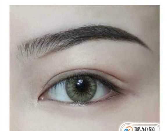 形容挑眉的動作