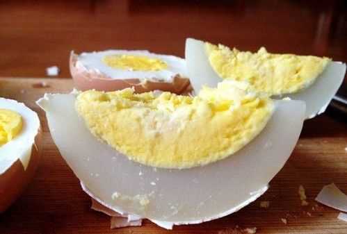 鵝蛋有晃動(dòng)的聲音 打開看蛋黃蛋清已經(jīng)混在一起了 但是沒有異味