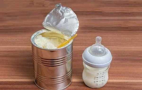 配方奶沖好沒喝完可以存放多久,沖好的奶粉可以放多長時(shí)間還能喝圖1