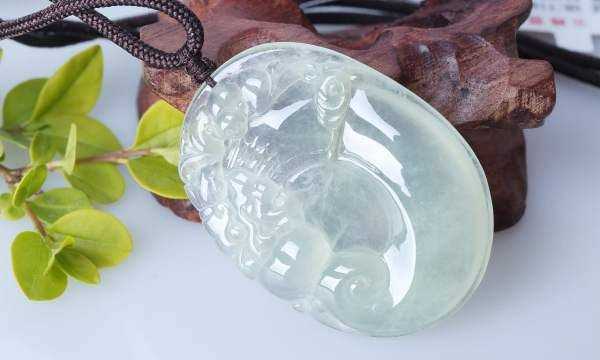 糯化和糯冰有什么區(qū)別,翡翠鐲子選糯化好還是糯冰種好圖3