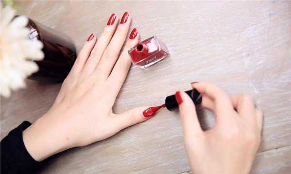 指甲油味道大有毒,指甲油有刺鼻的味道還能用嗎圖2