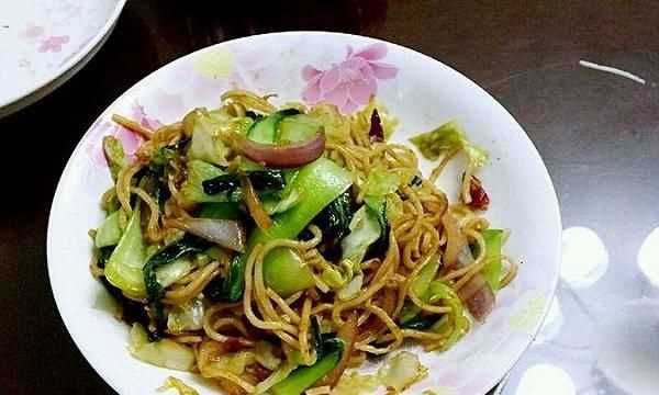 炒面怎么做簡單又好吃視頻教程