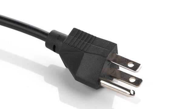 插頭上的兩個(gè)小孔有什么作用,電器插頭掉水里還能用嗎圖2