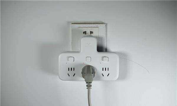 插頭上的兩個(gè)小孔有什么作用,電器插頭掉水里還能用嗎圖5