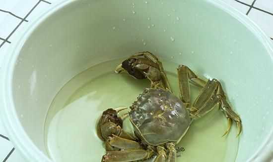 大閘蟹蒸出來蟹黃是綠色的能吃嗎