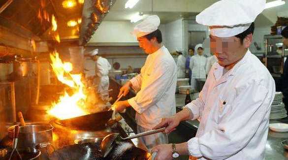 怎么練炒鍋拿得穩(wěn)視頻