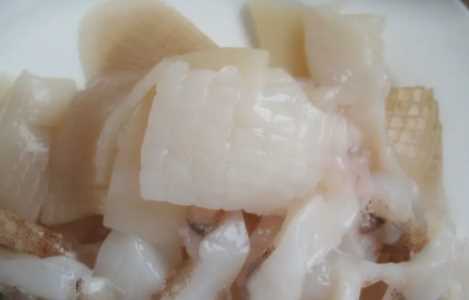 魷魚切花刀切哪個(gè)面,魷魚卷怎么切花刀圖1