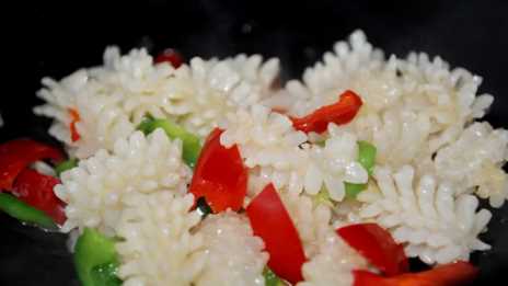 魷魚切花刀切哪個(gè)面,魷魚卷怎么切花刀圖3