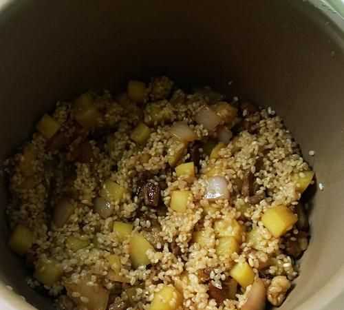 電飯煲臘肉燜飯的簡單做法