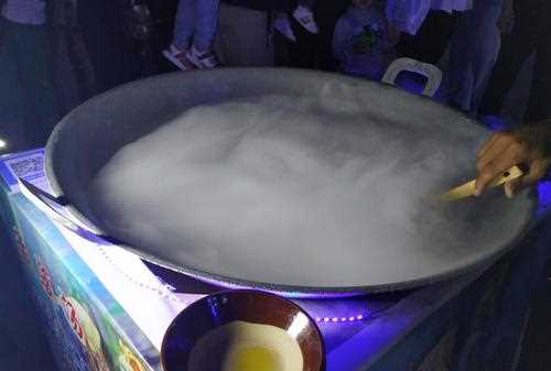 孟婆湯為什么這么火,鄭州女子扮孟婆熬制孟婆湯圖4