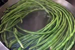 豇豆角干怎么曬好吃,怎么曬干豆角圖2