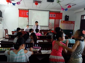 小學生參加社區(qū)安全知識講座