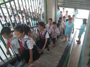 學校學生上下樓梯安全知識