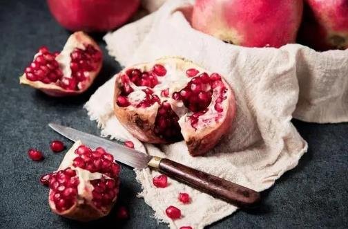女人吃石榴的好處和壞處 女人吃石榴的好處和壞處