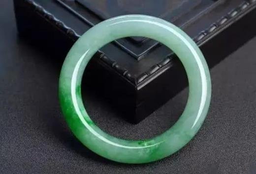 翡翠真假鑒定方法簡單