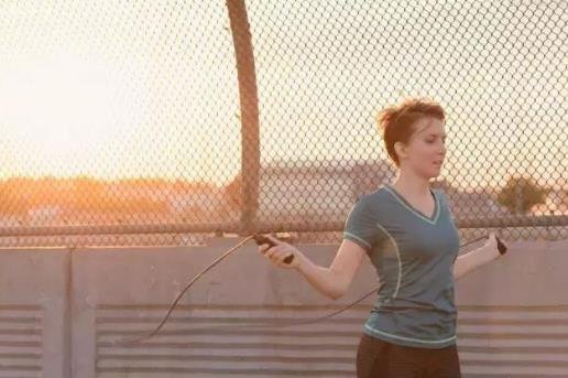 跳繩減肥的正確方法一天跳多少能達(dá)到效果 跳繩減肥的正確方法一天跳多少能達(dá)到效果