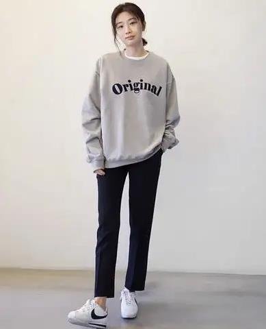 黑色褲子配什么顏色上衣 黑色褲子配什么顏色上衣