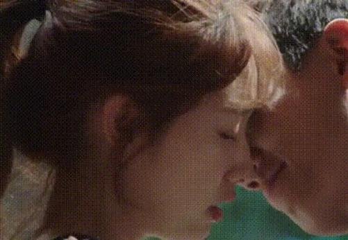 接吻伸舌頭代表啥 接吻伸舌頭代表啥