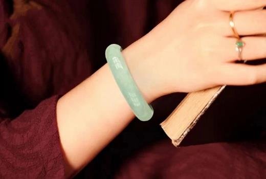 三種女人不適合戴翡翠