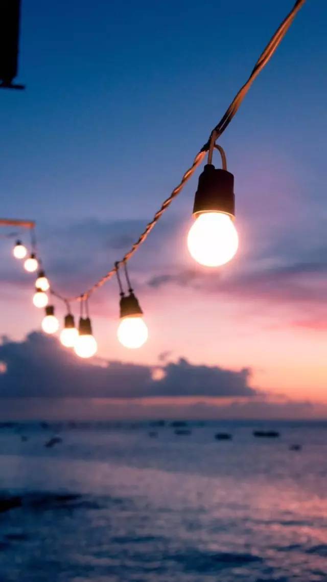 情感正能量的經(jīng)典句子,情感正能量的句子經(jīng)典語錄,情感積極向上正能量的句子