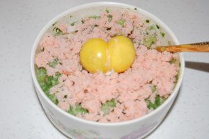 關(guān)于兩個(gè)蛋黃幾根青菜的古詩(shī)句