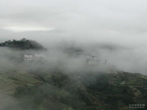 關(guān)于有山有霧有村莊的詩句