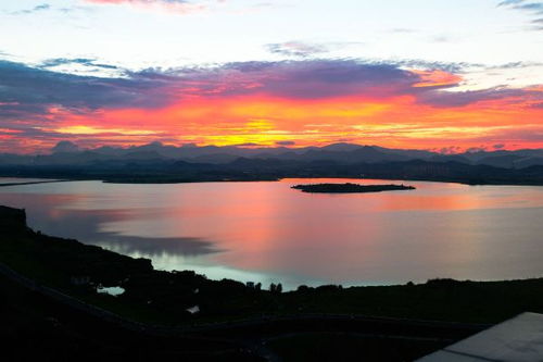 描寫(xiě)日出的詩(shī)句古詩(shī)詞四年級(jí),描寫(xiě)日出的詩(shī)句古詩(shī)詞,描寫(xiě)早晨日出的詩(shī)句古詩(shī)詞