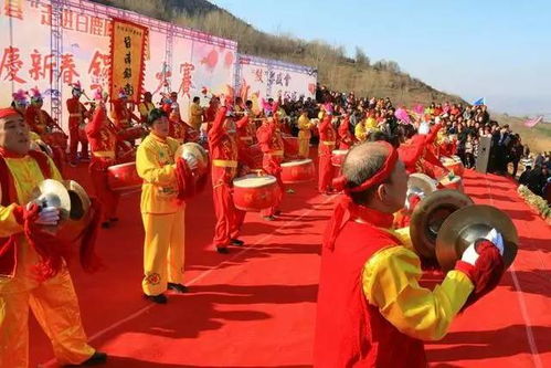 關于敲鑼鼓的詩句