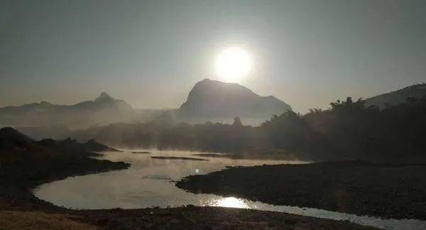 關(guān)于河壩詩(shī)句