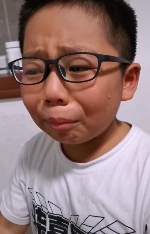 走在放學(xué)路上的風(fēng)景600字作文開頭