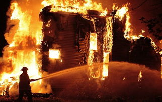 消防員救火的作文開頭結尾