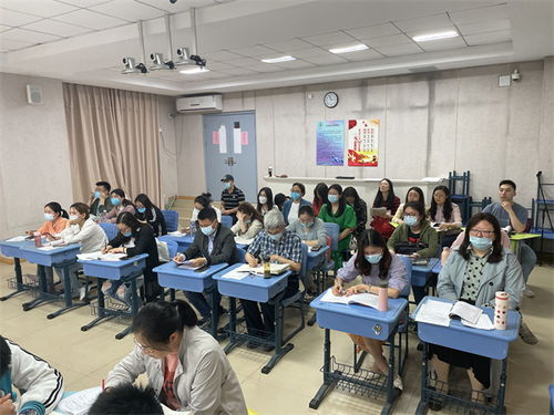 帶同學(xué)參觀校園英語(yǔ)作文