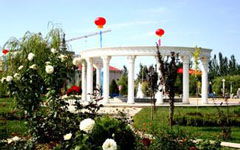 美麗校園春夏秋冬350字作文,美麗的公園春夏秋冬作文,美麗的公園春夏秋冬作文300字