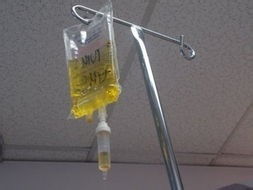 密閉式輸液技術(shù)的注意事項,密閉式輸液流程和注意事項,簡述密閉式輸液的注意事項