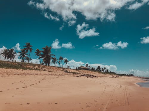 歌頌家鄉(xiāng)變化的詩(shī)歌 歌頌家鄉(xiāng)變化的詩(shī)歌