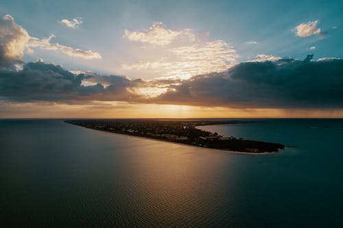 現(xiàn)代詩(shī)歌《謝謝你》