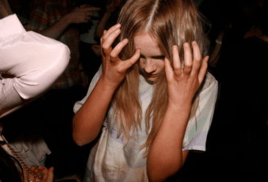 令人動容的經(jīng)典說說：小時候畫在手上的表沒有動 卻帶走了我們最