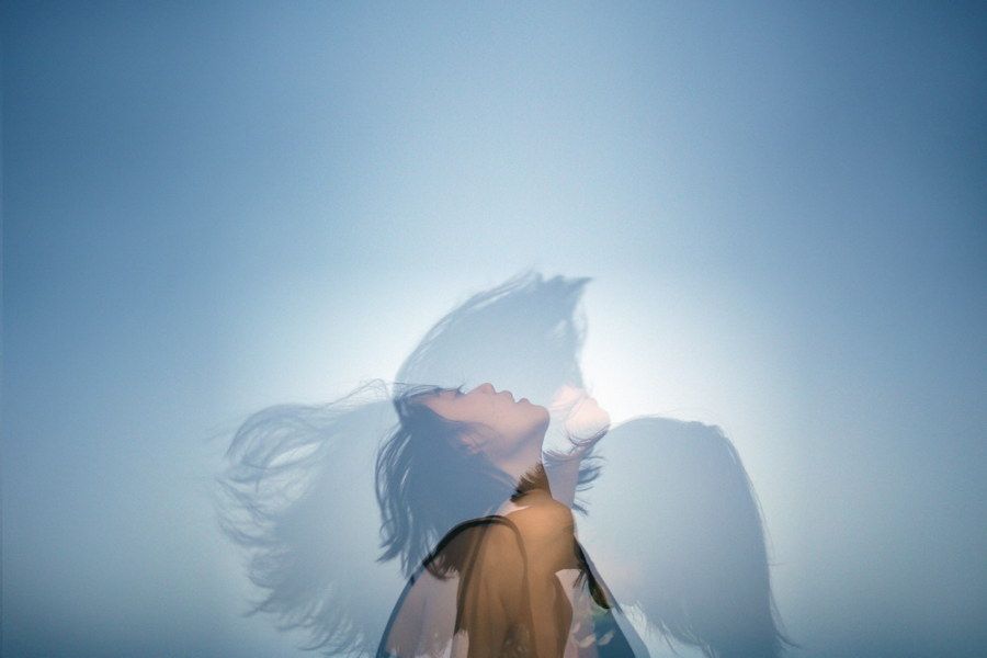 qq個(gè)性說說心情短語(yǔ) 惆悵，是因?yàn)樽约翰粔蜿?yáng)光